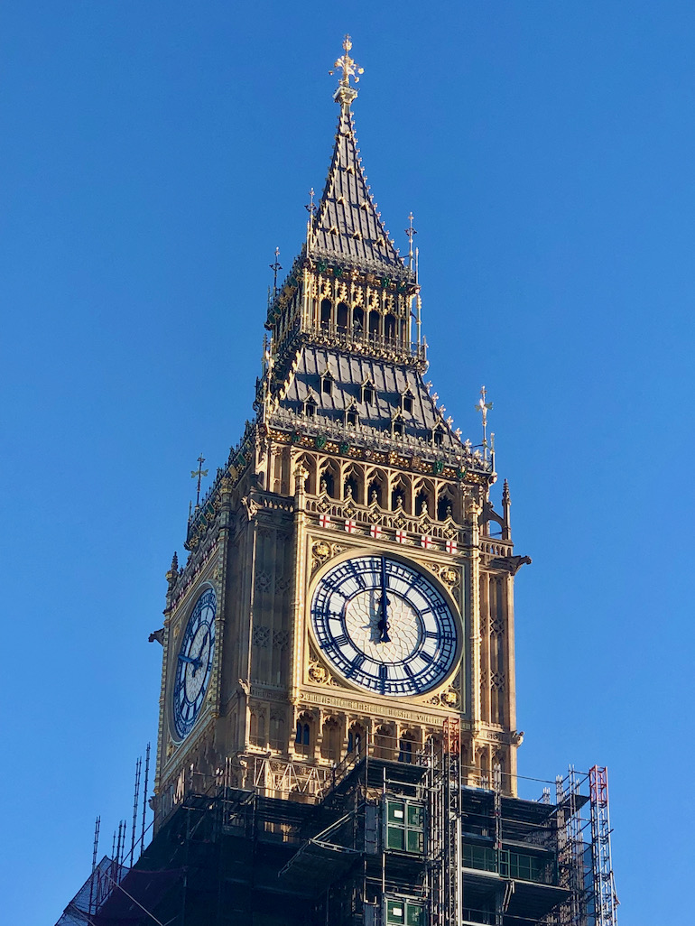 Big Ben - Elizabeth Tower Em Londres. Torre De Relógio De 90