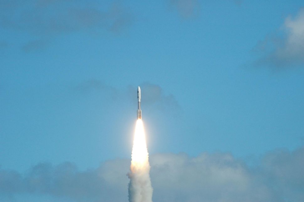 Em 19 de janeiro de 2006 NASA lanca uma nave espacial para Plutao