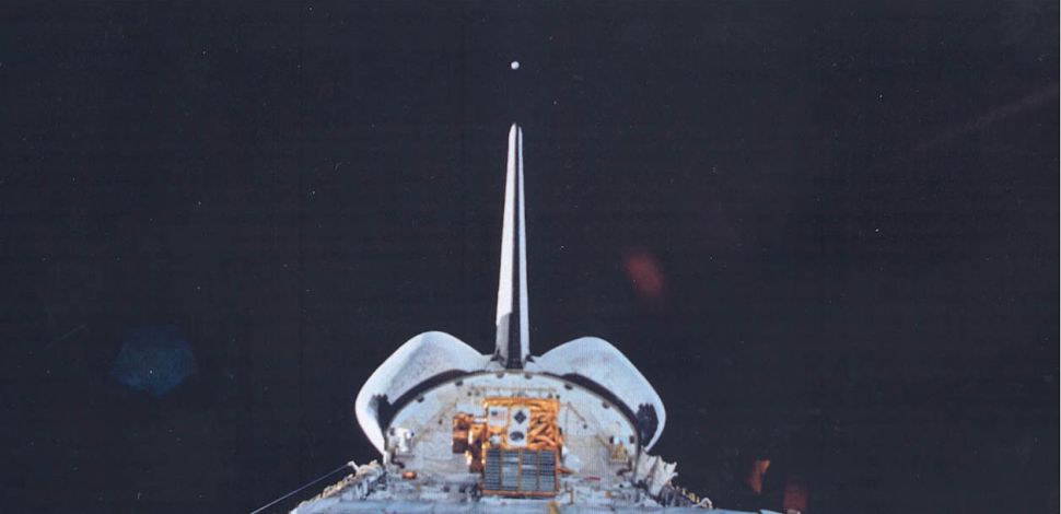 4 de fevereiro de 1995 STS 63 lanca Esfera de Calibracao de Detritos Orbitais