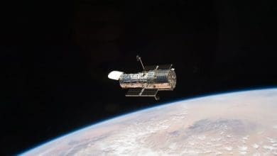 25 de abril de 1990 Telescopio Espacial Hubble e implantado