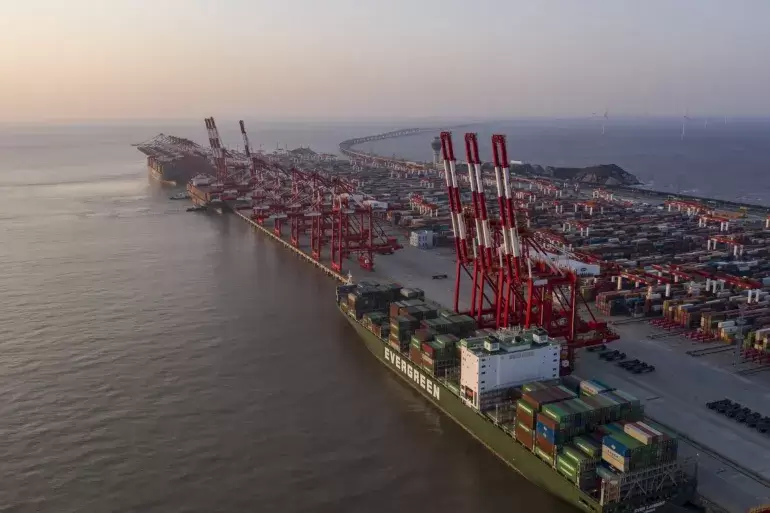 A medida que o lockdown em Xangai se arrasta crescem os temores sobre o comercio global