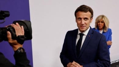Macron abre 15 pontos de vantagem sobre Le Pen na Franca