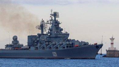 Navio de guerra russo e seriamente danificado no Mar Negro