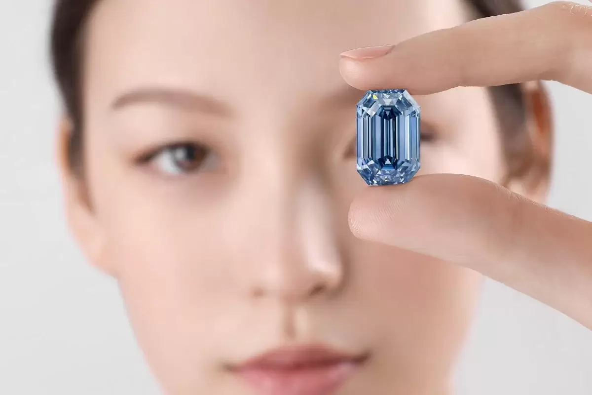 Raro diamante azul de 15 quilates e vendido por R 284 milhoes