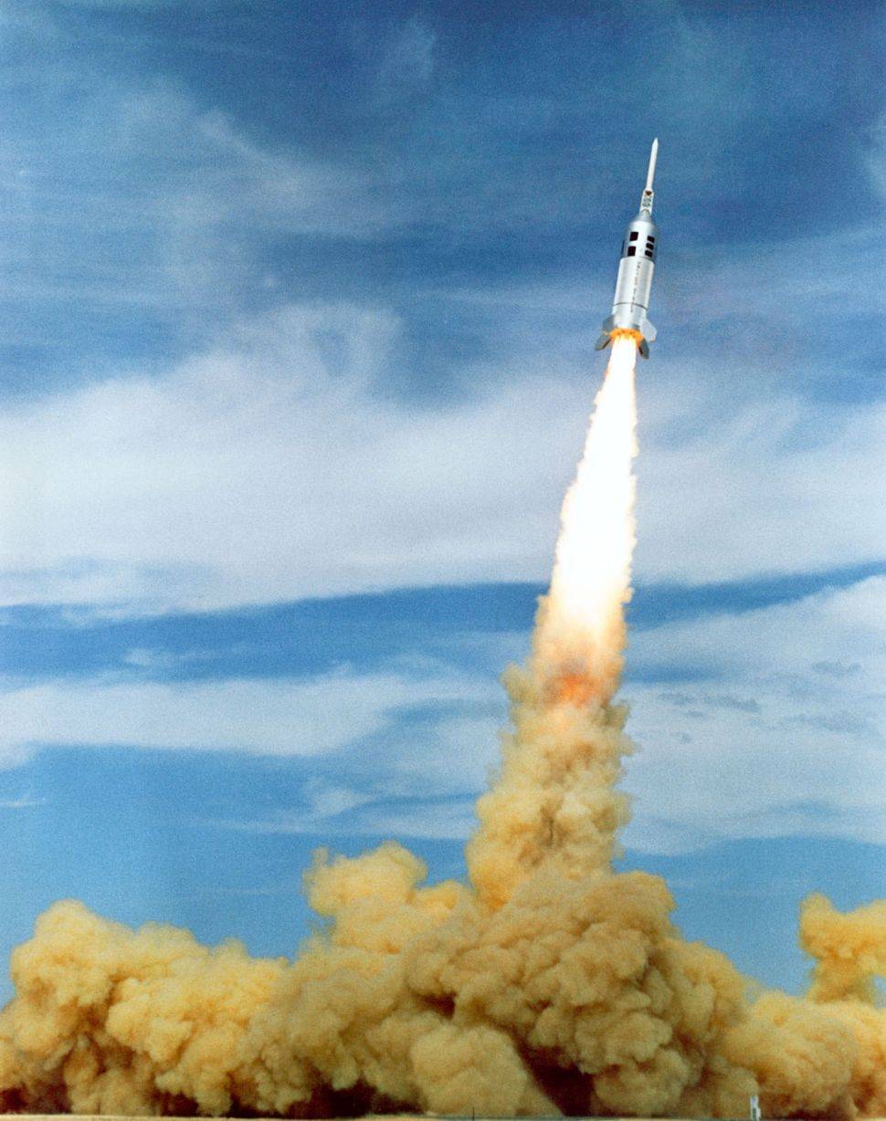 13 de maio de 1964 nave espacial Apollo e lancada em teste de abortagem
