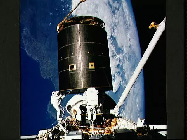 7 de maio de 1992 Onibus espacial Endeavour faz sua viagem inaugural 3