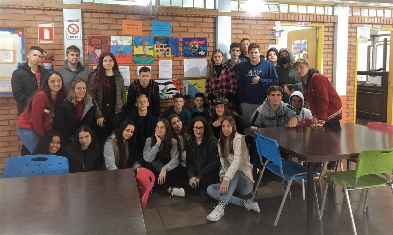 Alunos da Escola Dro Joao Caruso celebram a Literatura por meio de belas pinturas