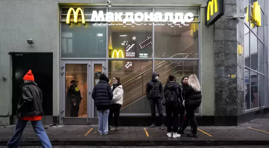 Apos fechar restaurantes temporariamente McDonalds deixara a Russia em definitivo