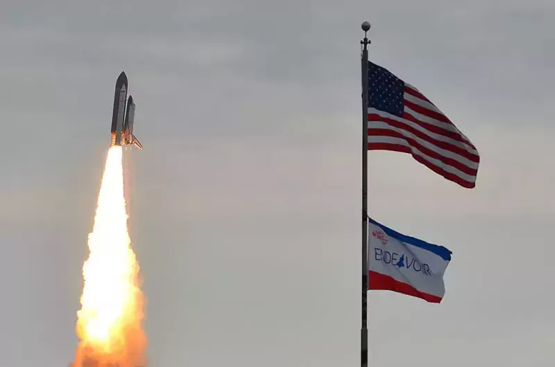 1 de junho de 2011 Onibus espacial Endeavour faz ultimo pouso 2