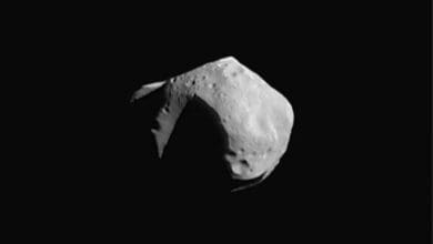 27 de junho de 1997 NEAR Shoemaker voa pelo asteroide Mathilde