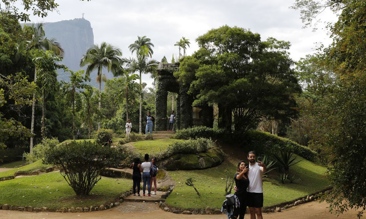 Jardim Botanico do Rio completa 214 anos tentando recuperar publico