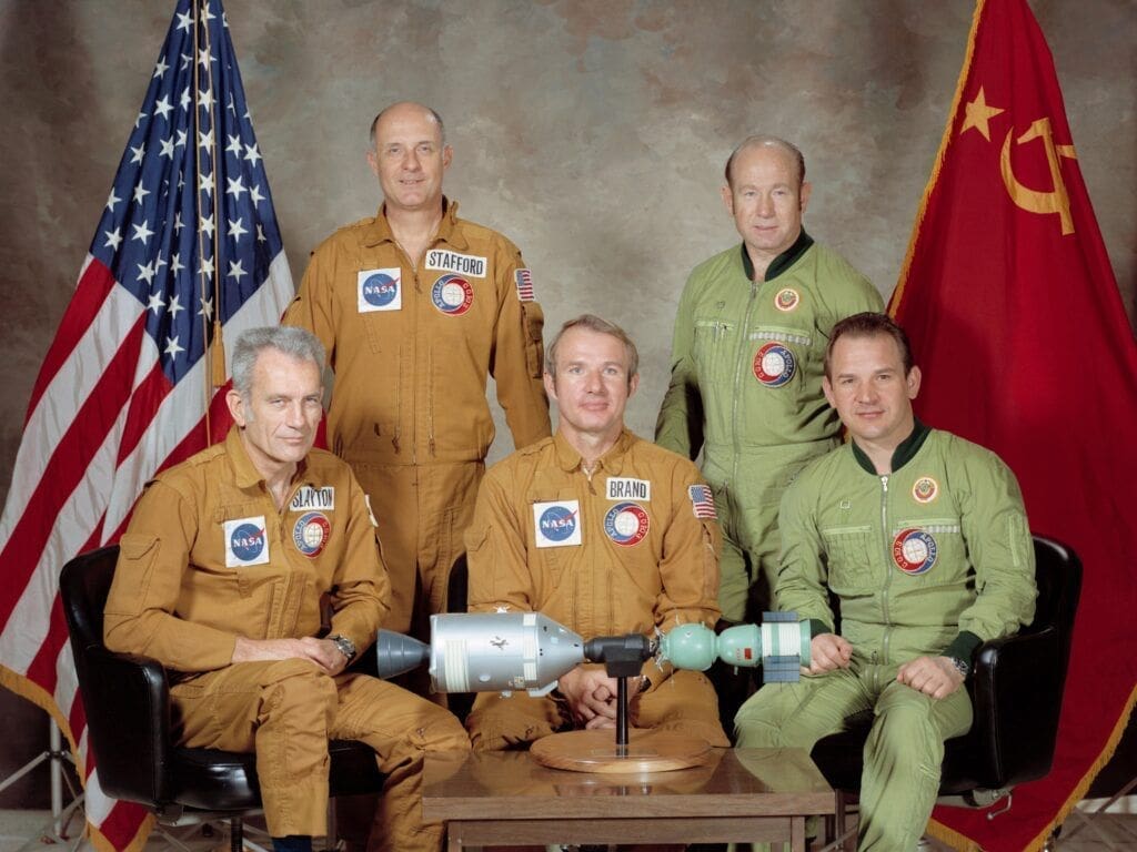 15 de julho de 1975 1a missao espacial conjunta dos EUA com Uniao Sovietica