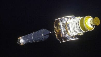 23 de julho de 1999 Observatorio de Raios X Chandra implantado pelo STS 93