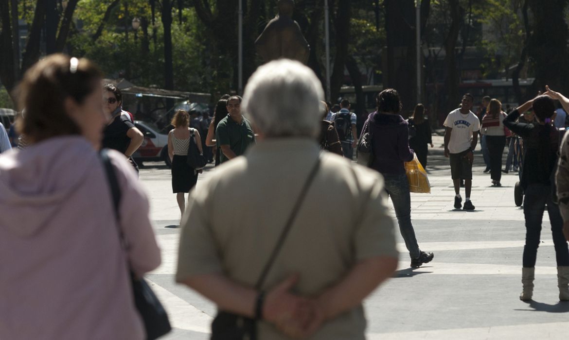 Contingente de idosos residentes no Brasil aumenta 398 em 9 anos