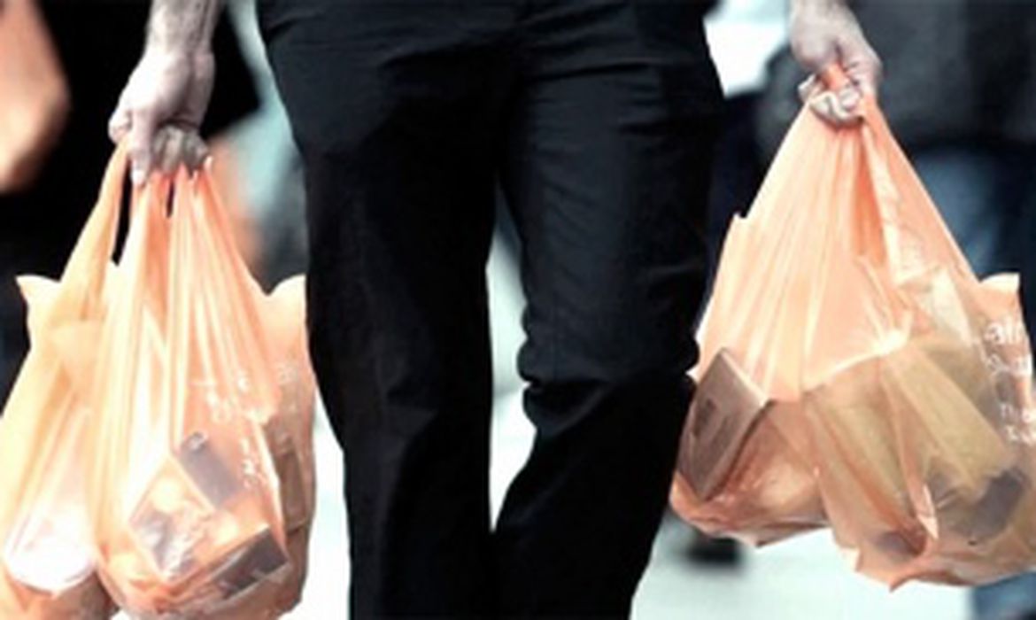 DF proibe distribuicao de sacolas plasticas a partir de segunda feira