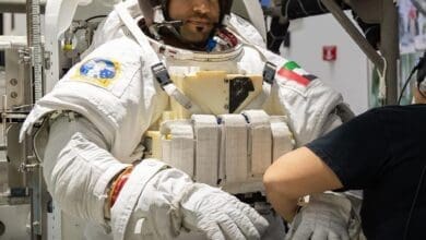 Emirados Arabes lanca seu primeiro astronauta para missao espacial longa