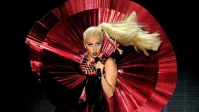 Lady Gaga volta aos palcos e canta Monster pela primeira vez em 8 anos