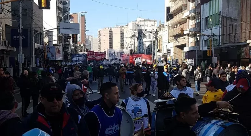 Movimentos sociais e sindicalistas protestam contra governo na Argentina