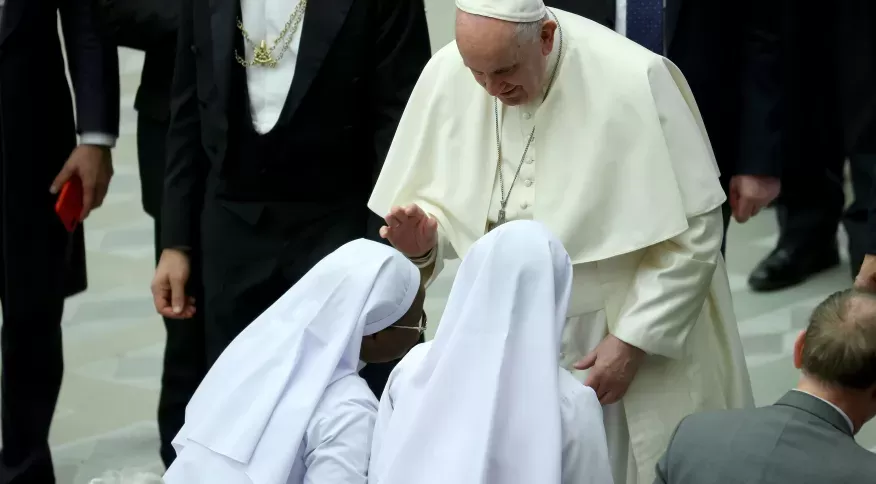 Papa nomeia mulheres para comite consultivo de bispos pela primeira vez