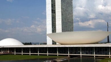 Senado aprova PEC que amplia Auxilio Brasil em ano eleitoral