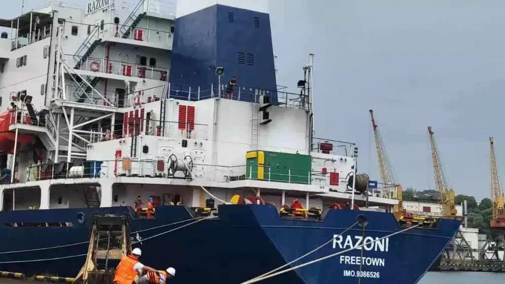 Apos meses de guerra primeiro navio com graos deixa porto de Odessa na Ucrania