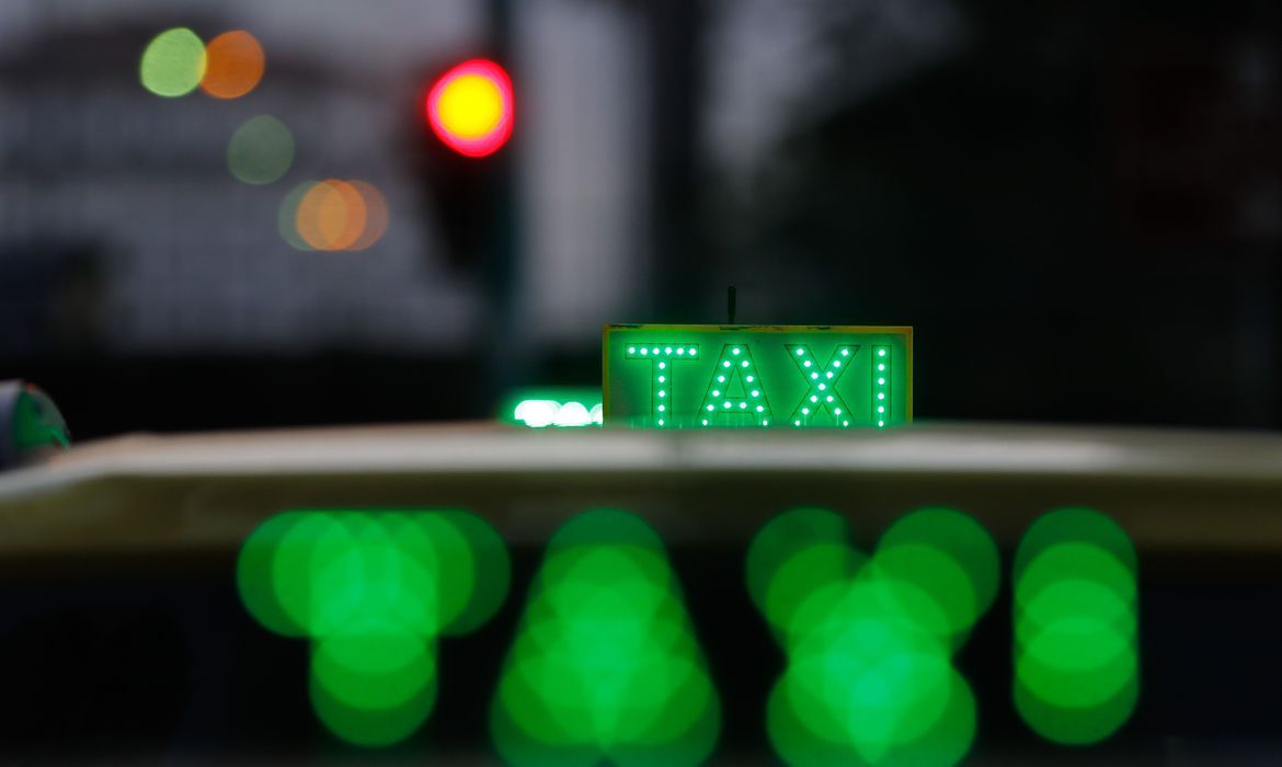 Prefeituras cadastraram 325 mil taxistas para receber o Bem