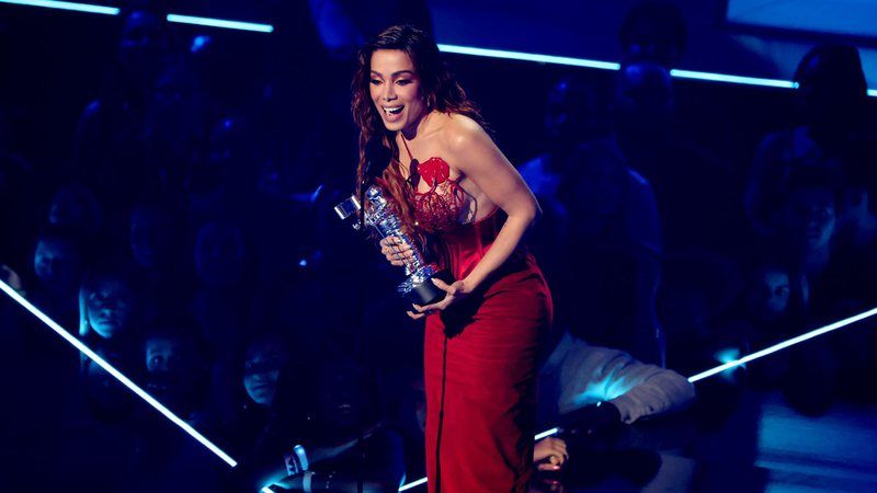 VMA 2022 Anitta faz historia e e a primeira brasileira a ganhar um premio na cerimonia