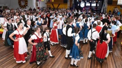 Apresentacoes dos Grupos de Dancas Alemas encantam o publico no Aratiba Chopp Fest