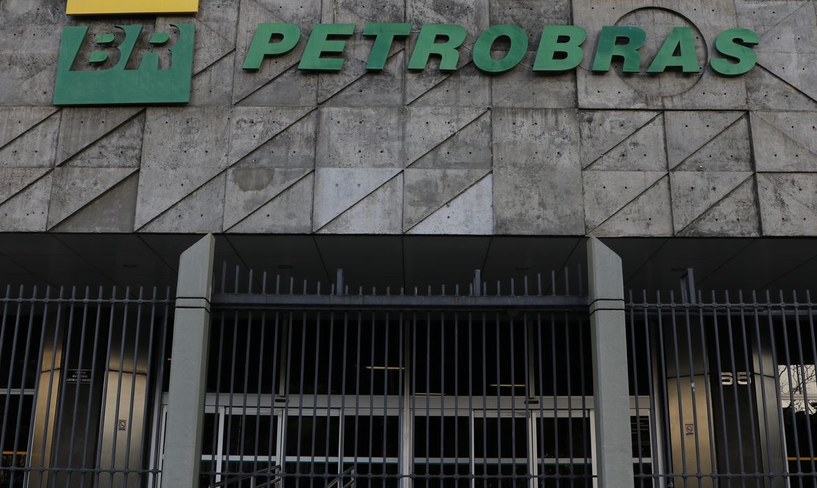 Petrobras tem lucro liquido de US 88 bilhoes no 3o trimestre