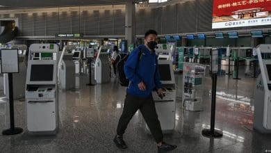 China revoga quarentena para viajantes do exterior