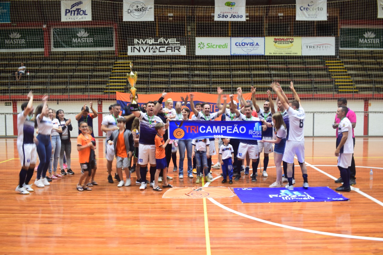 Gavioes FC Duetto Grill e campeao veterano na Taca Erechim de Futsal