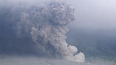 Indonesia tira 2 mil pessoas de casa apos erupcao de vulcao