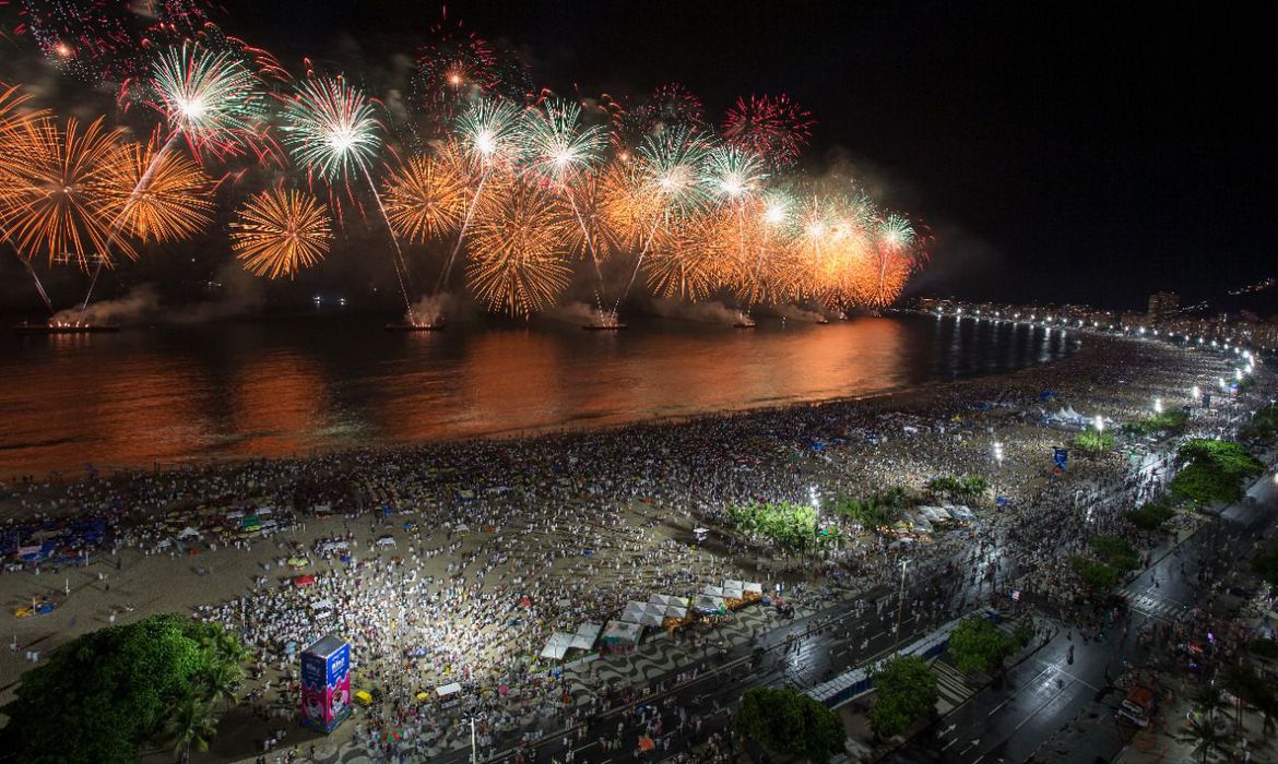 Rio inicia venda de bilhetes do Metro para o Reveillon de Copacabana