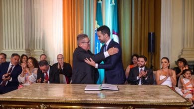 Eduardo Leite recebe cargo de governador de Ranolfo Vieira Junior no Palacio Piratini