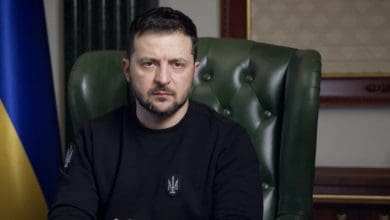 Governo da Ucrania tem debandada apos acusacoes de corrupcao