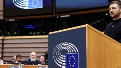 Em Bruxelas Zelenski agradece apoio da UE e pede mais armas