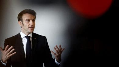 Macron impoe reforma da Previdencia sem voto do Parlamento