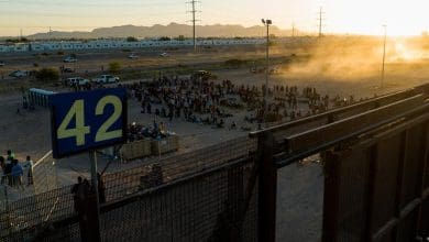 EUA registram fluxo recorde de migrantes na fronteira