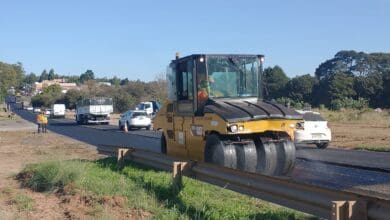 EGR executa manutencao asfaltica na ERS 135 em Passo Fundo