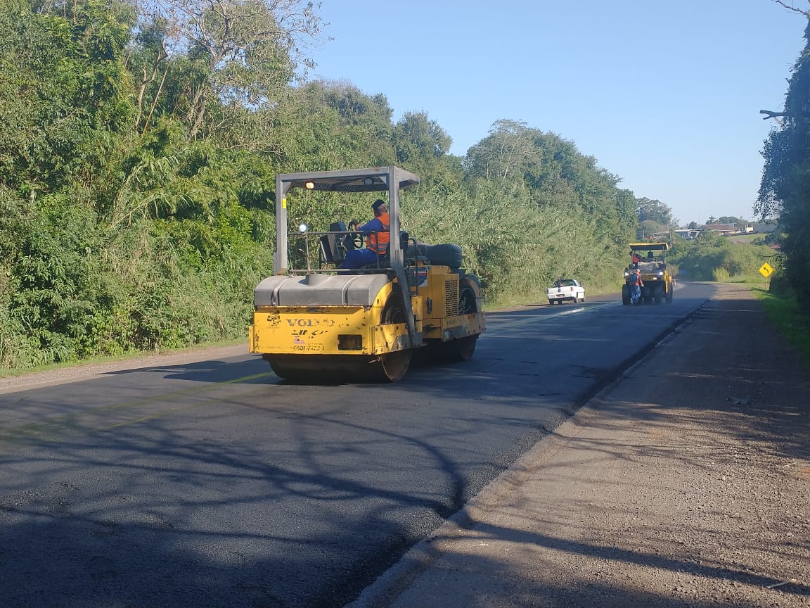 Obras e intervencoes EGR executa servicos na ERS 135 nesta semana