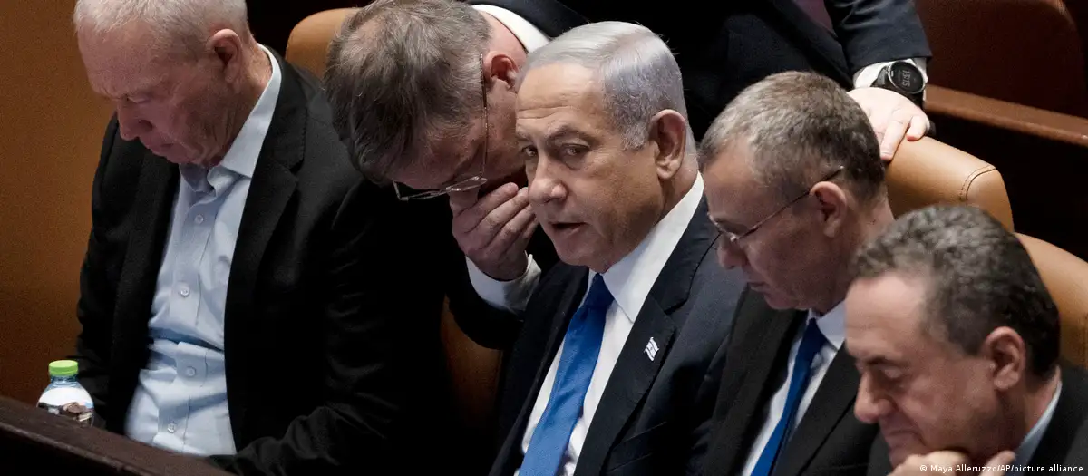 Parlamento de Israel aprova lei que enfraquece Supremo