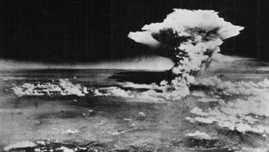 06 de agosto de 1945 Lancada a primeira bomba atomica