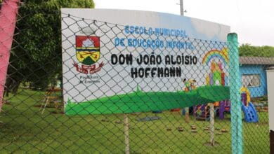 Presidente Serginho Bento solicita melhorias em estrutura e telhado da Escola Dom Joao Aloisio Hoffmann