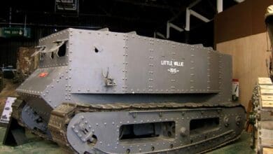 06 de setembro de 1915 O primeiro tanque de guerra e produzido