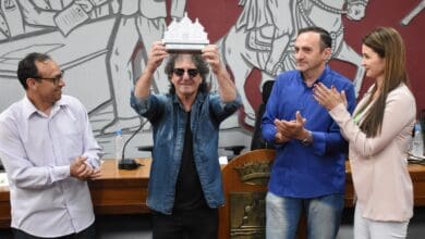Musico Paulo Casarin celebra 55 anos de carreira e recebe o Trofeu Castelinho