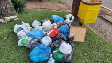 Secretaria de Meio Ambiente realiza acao educativa contra o descarte irregular de lixo nos Canteiros Centrais