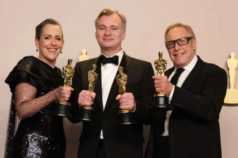 Filme Oppenheimer ganha sete Oscar incluindo de melhor filme