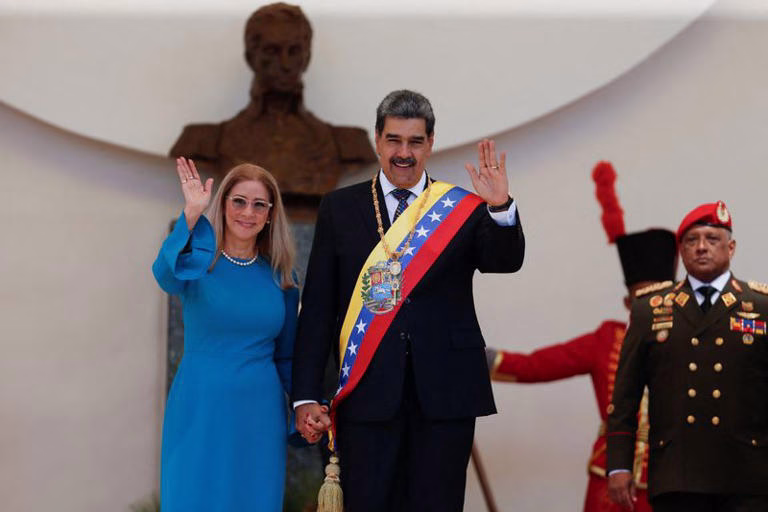 Maduro toma posse para 3o mandato enquanto EUA aumentam para 25 milhoes a recompensa por sua captura jpg