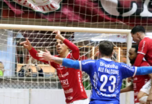 Atlantico de Erechim vence o Praia Clube na LNF e encosta no lider